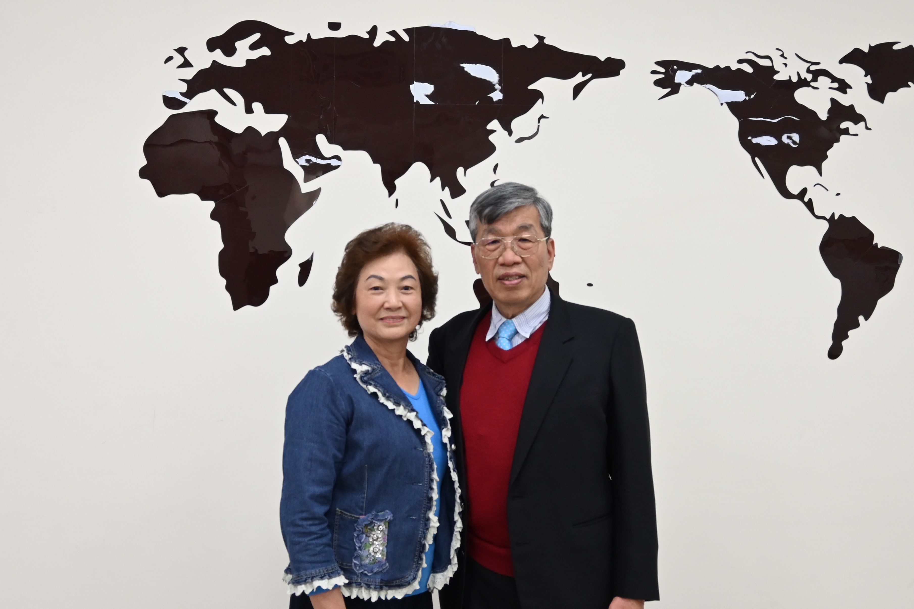 殷實待人回饋社會　翻轉創新、雙語教學、邁向國際